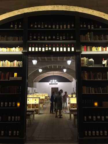 4. Biblioteca botellero