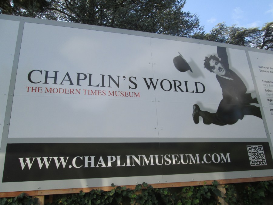 9. Una valla publicitaria recuerda la proximidad del Museo dedicado a Charles Chaplin en las proximidades de Vevey.